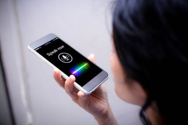Siri 被爆录下用户私密对话，可能会被其他人偷听！